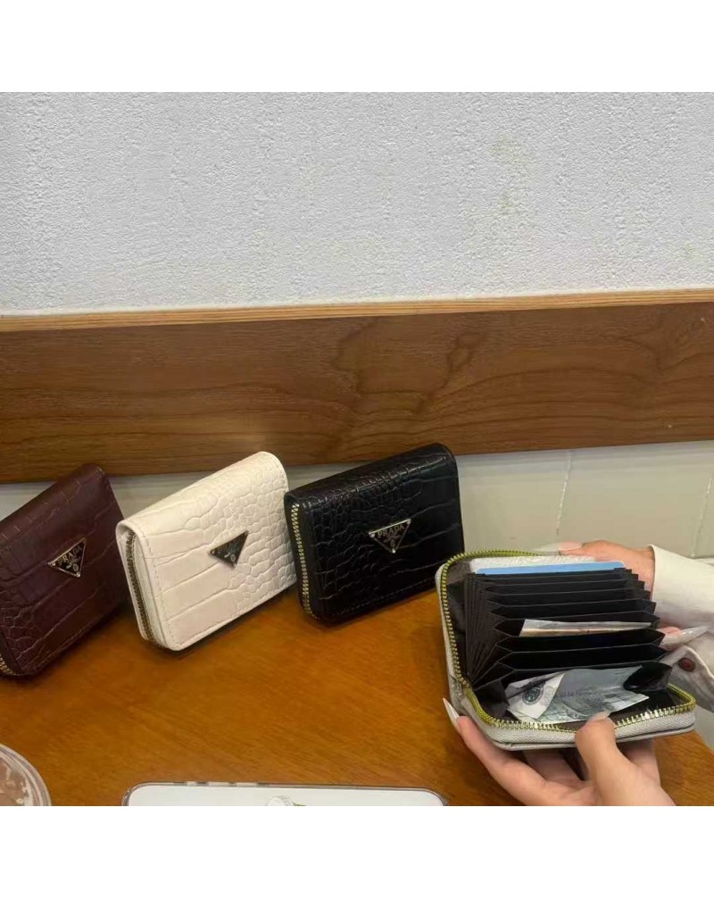 プラダ カードケース小銭入れ人気クレジットカードや折畳みお札収納可能