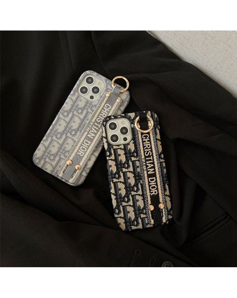 Dior iphone16pro/15 pro/14 plus/14 pro max13/13 pro maxケースアイフォン12/12 mini/12 pro maxケースディオールブランドiphone11/11 pro maxケース刺繍布製iphoneXr/xs maxケースハンドベルト付きお洒落人気芸能人愛用
