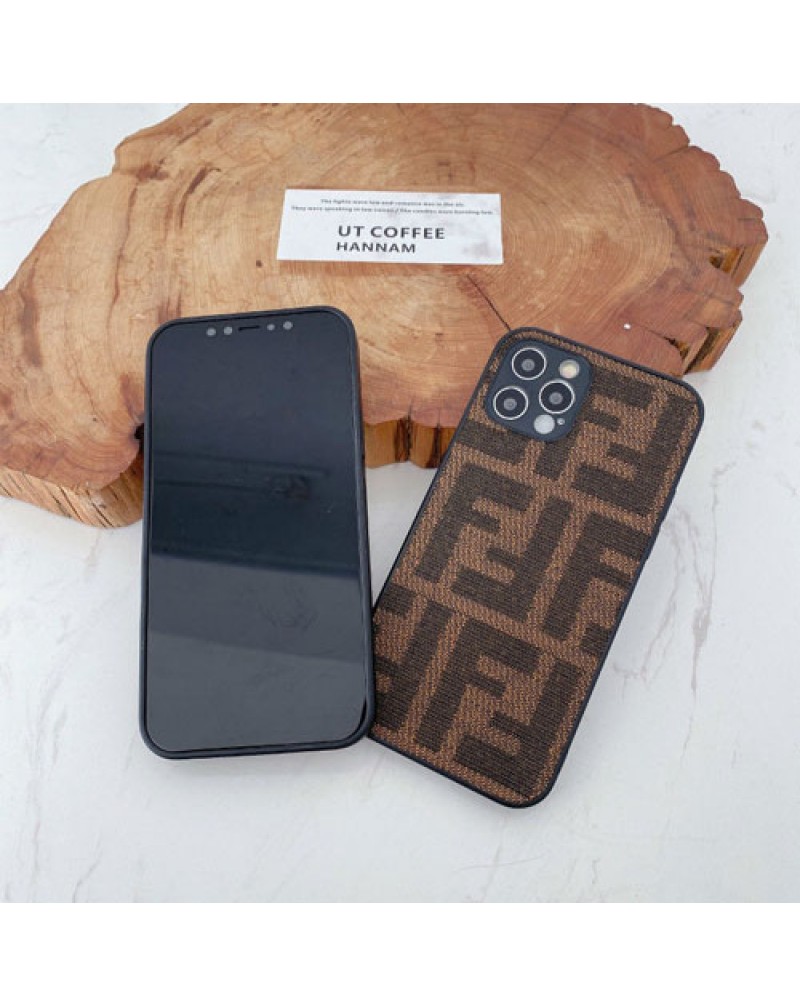 フェンデイiphone 16 pro/15 pro/14 pro maxケース iphone12/12 pro max/13 pro maxケースブランド fendi iphone11/11 pro maxケース経典FFロゴ付き iphone SE2/xr/xs maxケースお洒落人気 iphone x/8/7プラスケースファッション
