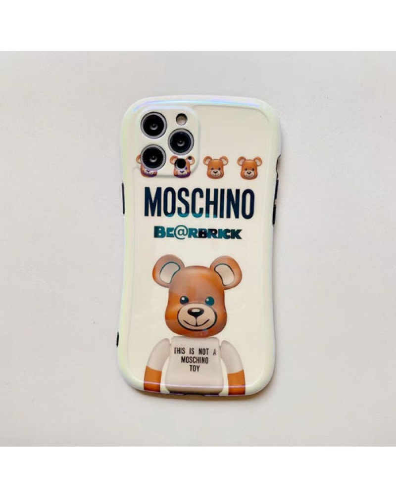 モスキーノ x Bearbrick iphone13/13 pro max/13 proケース可愛いブランドmoschino iphone12/12 pro maxケース人気お洒落アイフォン11/11 pro max/xr/xs max/8 plus/7 plusカバー学生むけファッションソフトジャケット保護性
