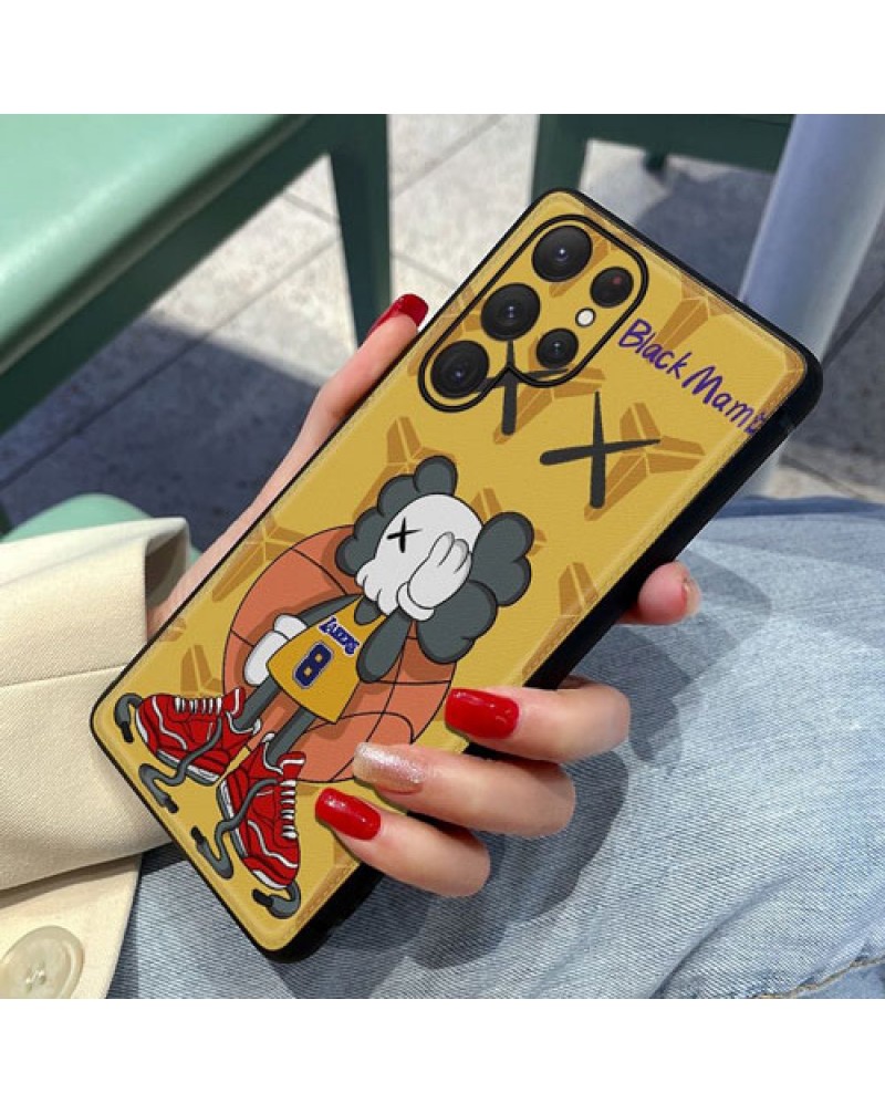 KAWS カウズ galaxy s23 ultra/s22 ultra/A54/A53/A22ケース個性潮流iphone14/14plus/14 pro maxケースブランドiphone13/13 pro max/12 pro maxケース保護性耐衝撃 iphone12mini/11カバーgalaxy note20 ultra/A72/A71ケース