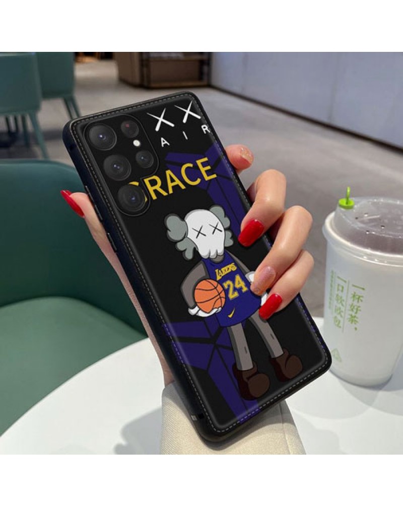 KAWS カウズ galaxy s24/s23 ultra/s22 ultra/A54/A55/A22ケース個性潮流iphone16pro/15 pro/14plus/14 pro maxケースブランドiphone13/13 pro max/12 pro maxケース保護性耐衝撃 iphone12mini/11カバーgalaxy note20 ultra/A72/A71ケース