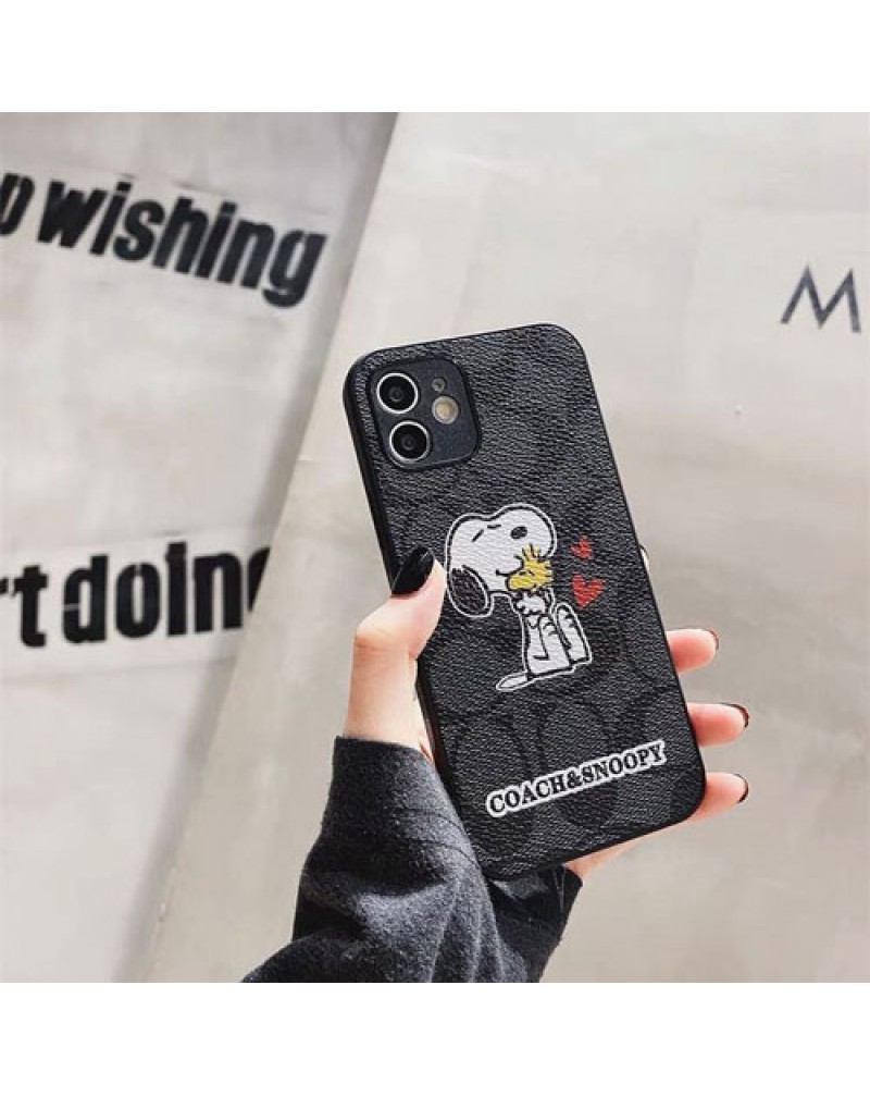 コーチ iphone15pro max保護ケースハイブランド iphone14pro保護カバーsnoopy coach iphone13pro max保護ケース可愛いアイフォン12proケースレザー製耐摩擦大人気アイホンケース