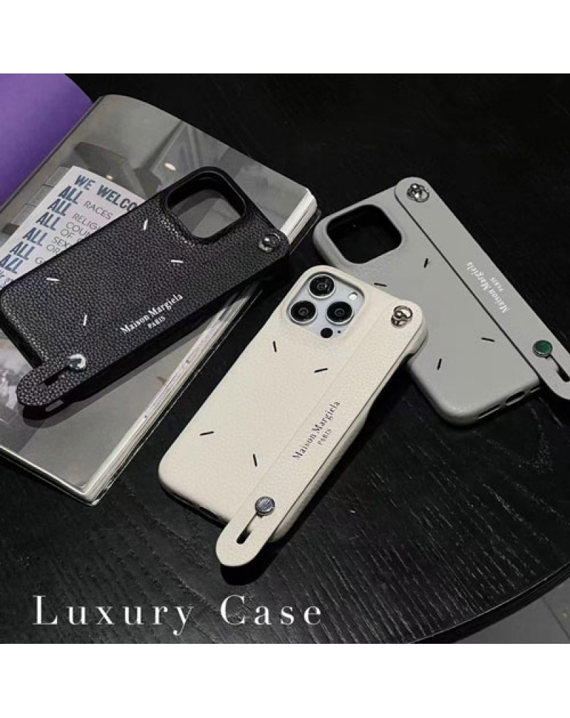 メゾン マルジェラ iphone16pro/16 plus/15 proケース個性ハンドベルト付きアイホン15プロマックスケースMAISON MARGIELA iPhone14 proケース潮流 iphone13 pro携帯カバー芸能人愛用