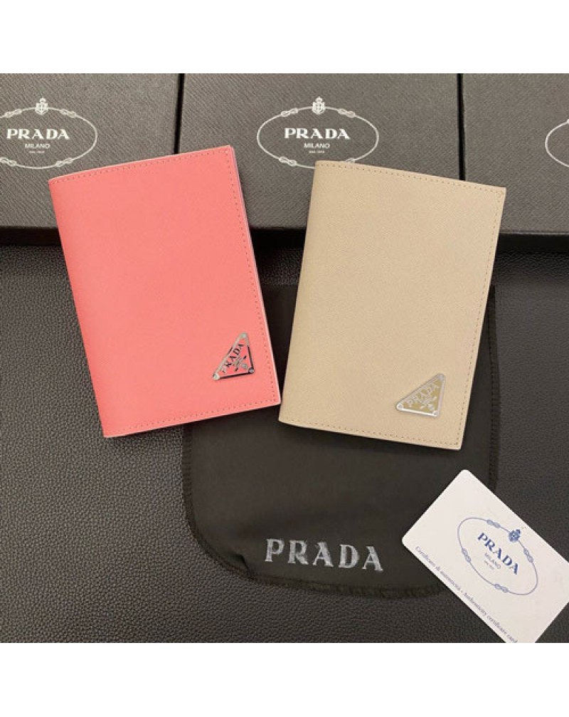 プラダ パスーポートケースカード収納シンプルファッション携帯便利prada passport収納ケース保護性