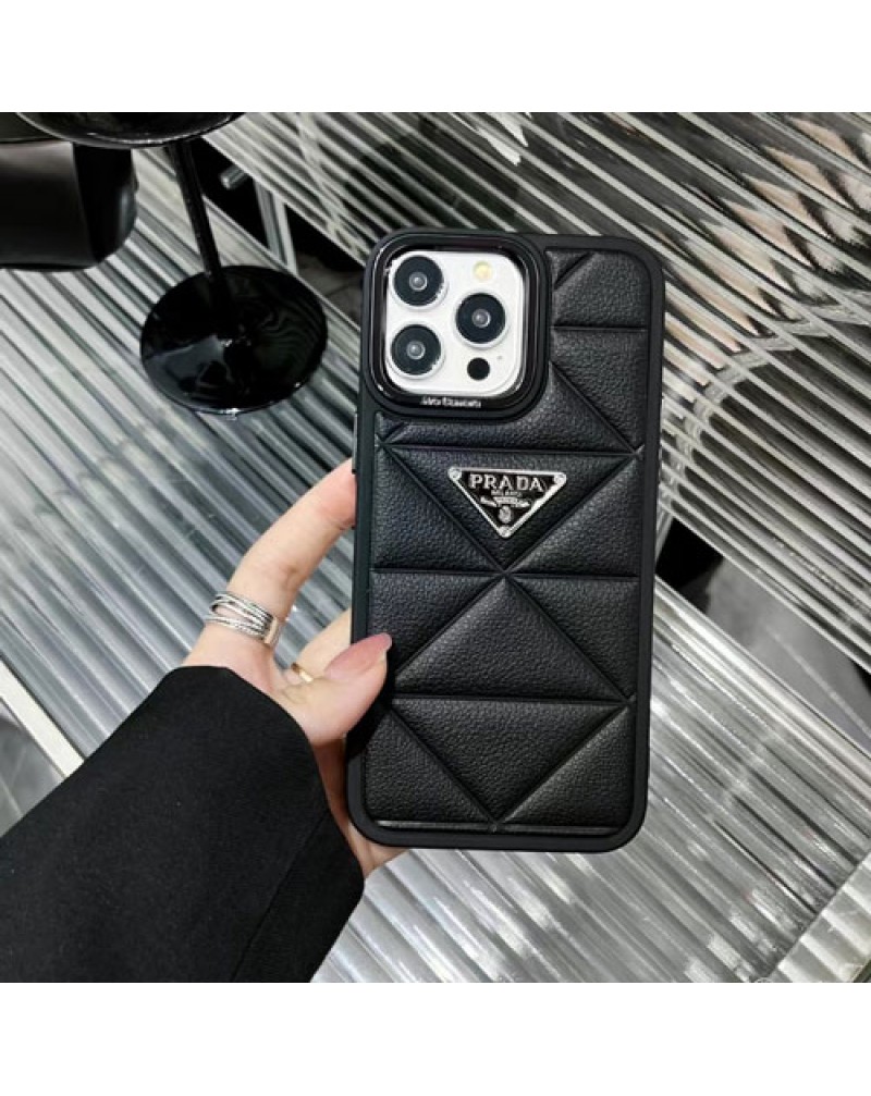 ペアお揃いプラダ iphone16 pro/15 pro maxケースハイブランドアイフォン15プロカバーシルバーロゴマークiphone14 proケースPRADA iphone13pro 12proスマホケース簡約ファッション耐衝撃