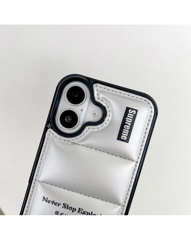 シュプリーム iphone16 pro maxケースアイホン16プロケースザノースフェイス iphone15 pro max/15 plusケース潮流個性ダウンスタイルiPhone 14pro/13 proケースsupreme the north face 男女兼用