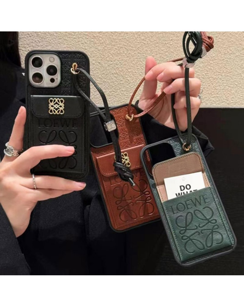 LOEWE iphone16 pro/16 plusケースカード収納アイフォン16プロマックスケースロエベ iphone15 pro max携帯電話ケースストラップ付きiphone14 pro/13pro max保護カバー高級感人気耐摩擦レザー製