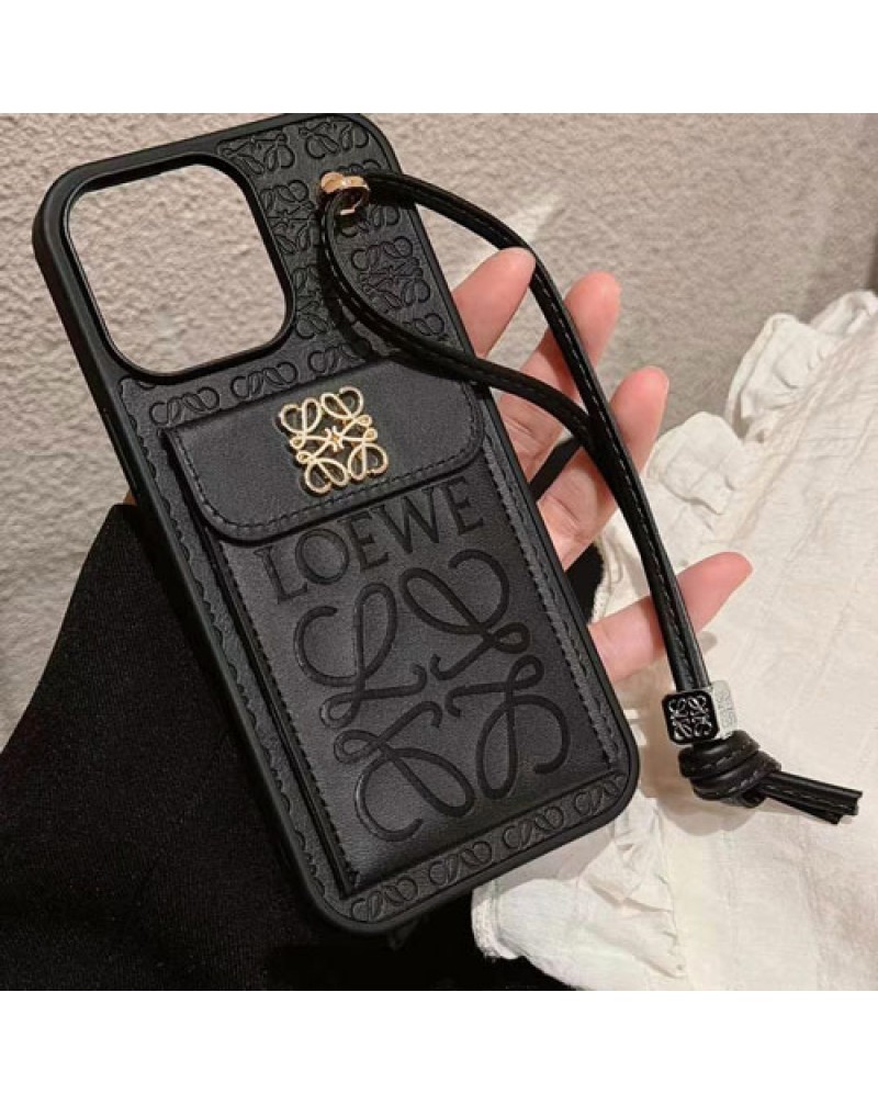 LOEWE iphone16 pro/16 plusケースカード収納アイフォン16プロマックスケースロエベ iphone15 pro max携帯電話ケースストラップ付きiphone14 pro/13pro max保護カバー高級感人気耐摩擦レザー製