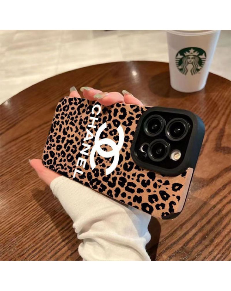 シャネル iphone16 pro max/16 plusケースオシャレ小香風ブランド iphone15/15 pro max携帯電話ケースchanel アイフォン14プロケース豹紋iphone13 12 proジャケット型カバー耐摩擦 耐久性