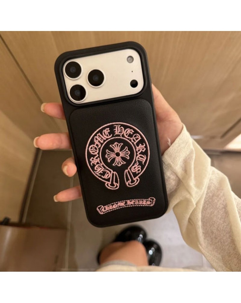 クロムハーツ iphone17/17 pro max保護ケース潮流個性アイフォン16プロケースブランド iphone 16 15 14 pro携帯カバー精緻刺繍オシャレ人気 クロムハーツ iphone17/17 pro max保護ケース潮流個性アイフォン16プロケースブランド iphone 16 15 14 pro携帯カバー精緻刺繍オシャレ人気