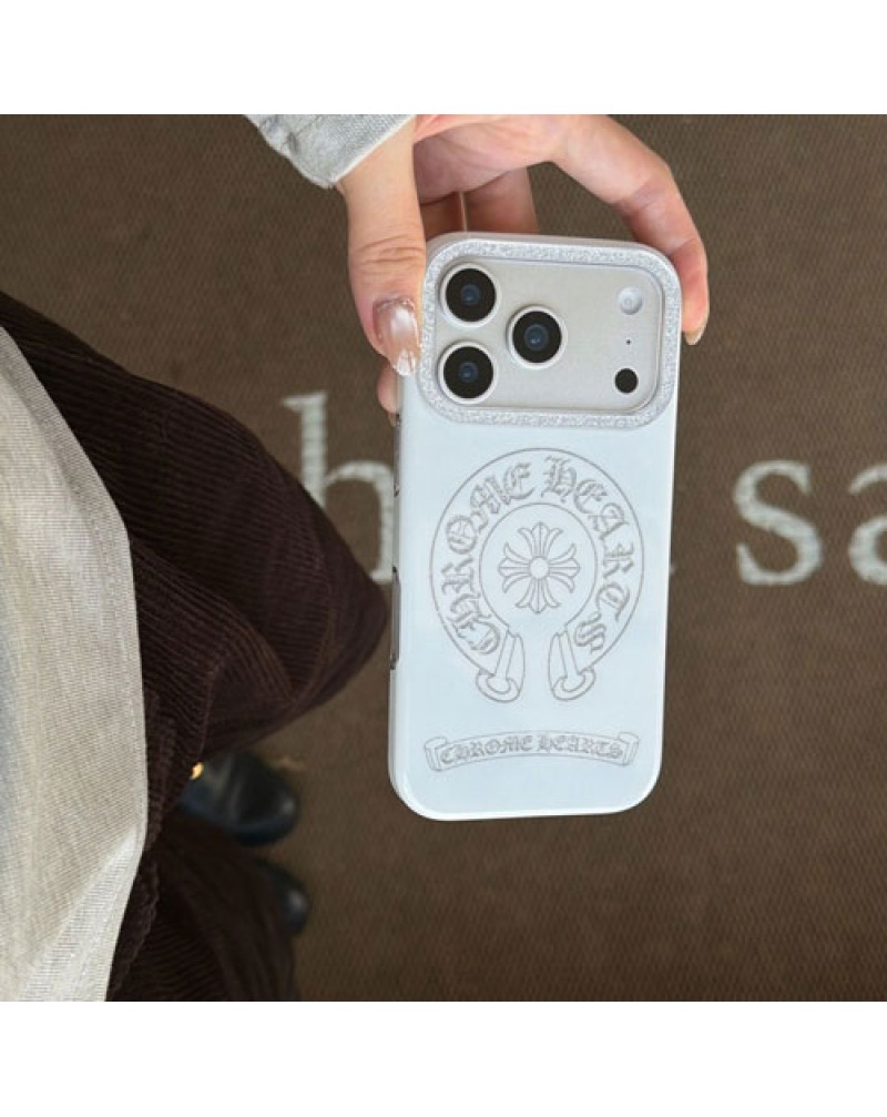 クロムハーツ iphone 17 proケース潮流個性アイフォン16プロケース黒白 chrome hearts iphone15 14 pro maxケースペアお揃いハンドストラップ付き