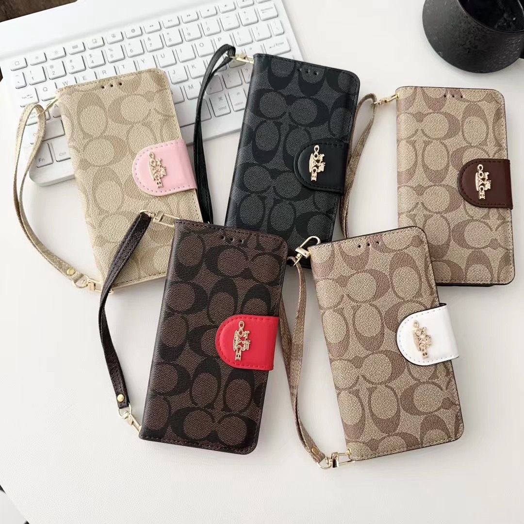 coach iphone15 proケース手帳型ストラップ付き