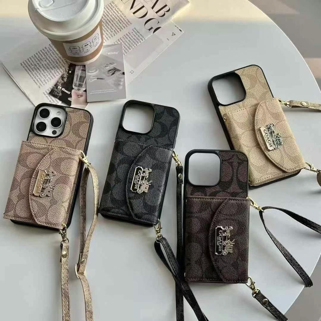 coach iphone15 ケースカード入れ