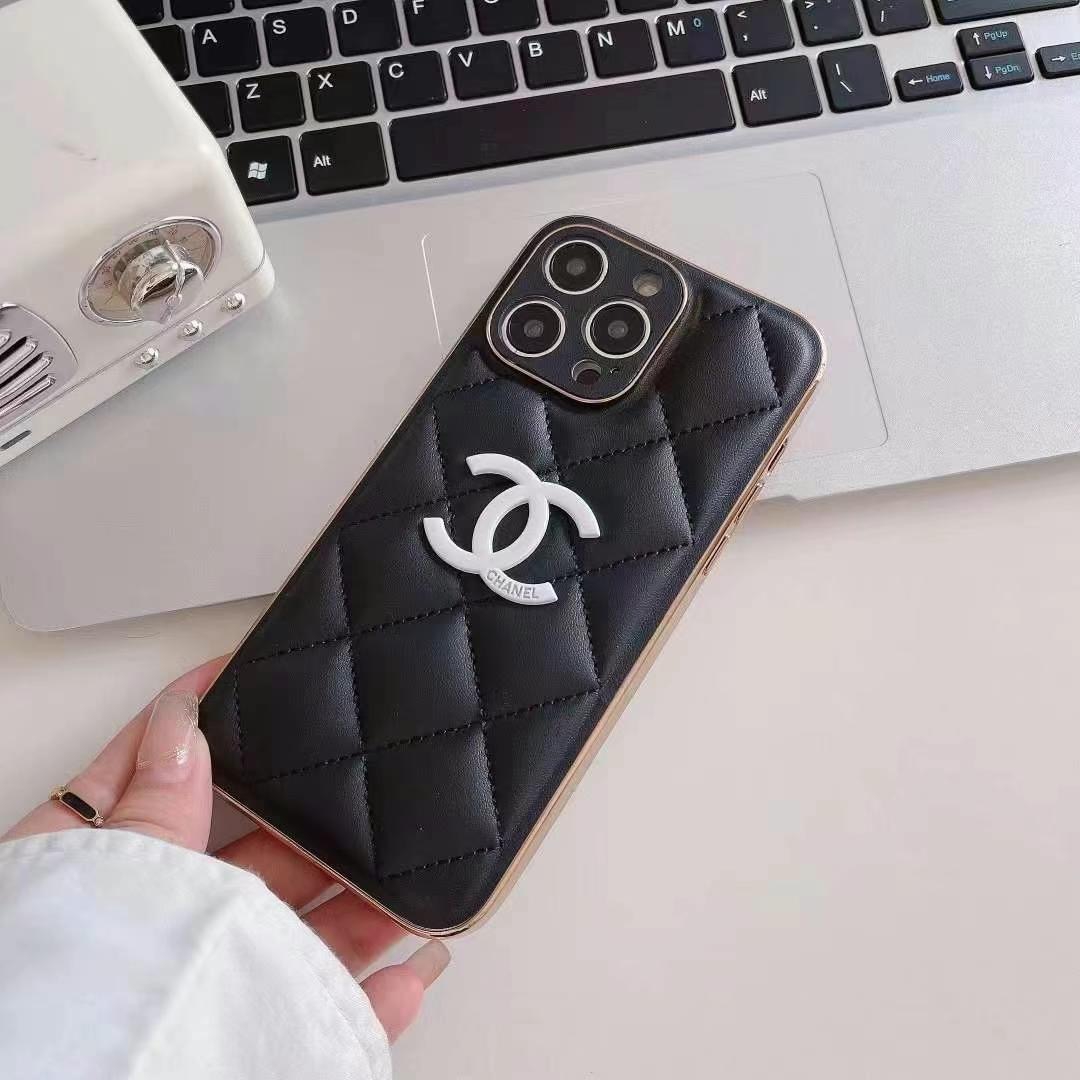 iphone15 proカバーシャネル人気