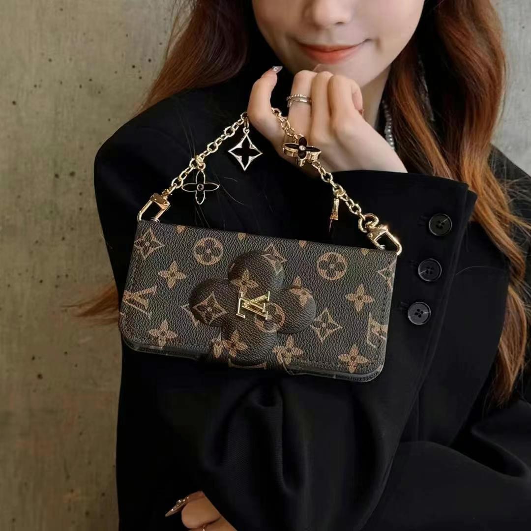 vuitton iphone16 pro max手帳型ケースハンドチェーン付き><br></p>
<p><img src=