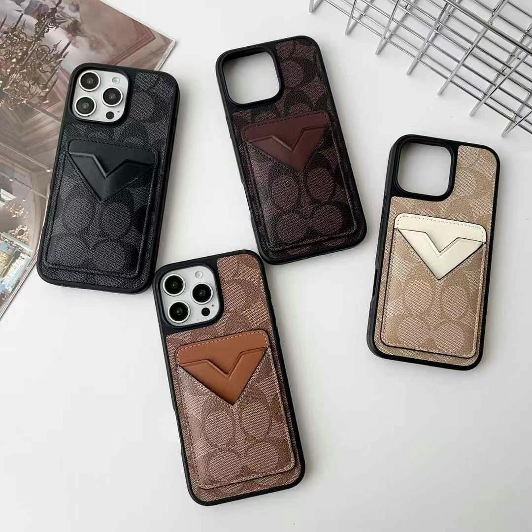 iPhone15プロケースコーチ欧米風