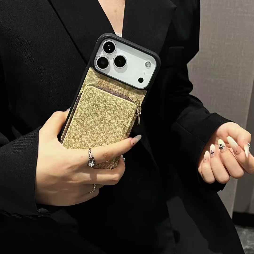 コーチアイフォン17エアーケースカードポケット付き